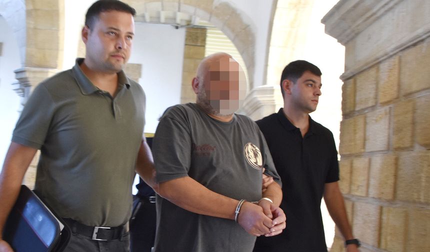 5 Yıl Aranan Çek Sahteciliği Zanlısı İngiltere'den Gelip Teslim Oldu