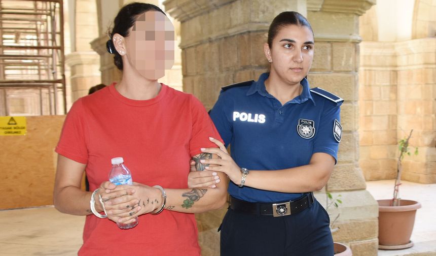 Eski Sevgilisinin Evinde Sütyen Görünce Yatağı Ateşe Verdi