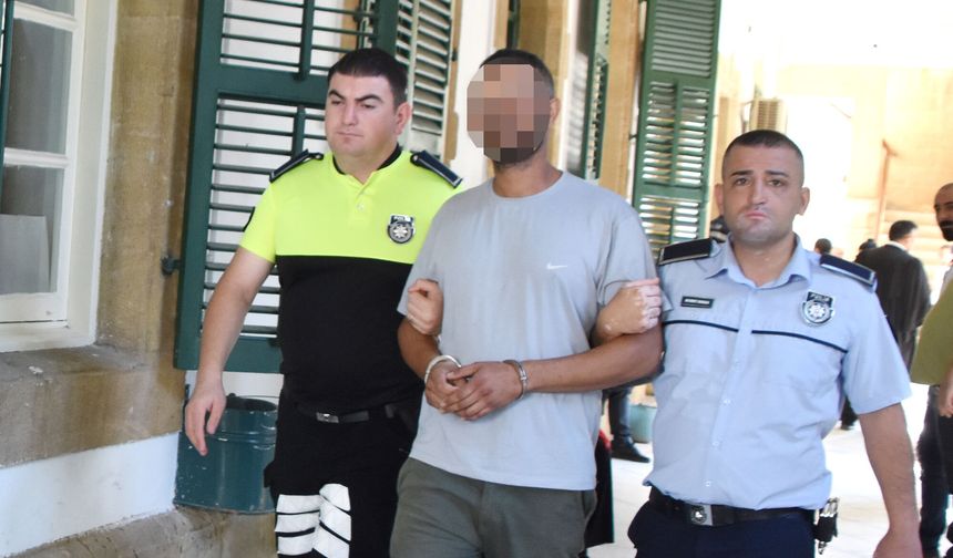 Kaçak Göçmen Taşıyan Sürücü Polis Operasyonunda Ateşle Durduruldu
