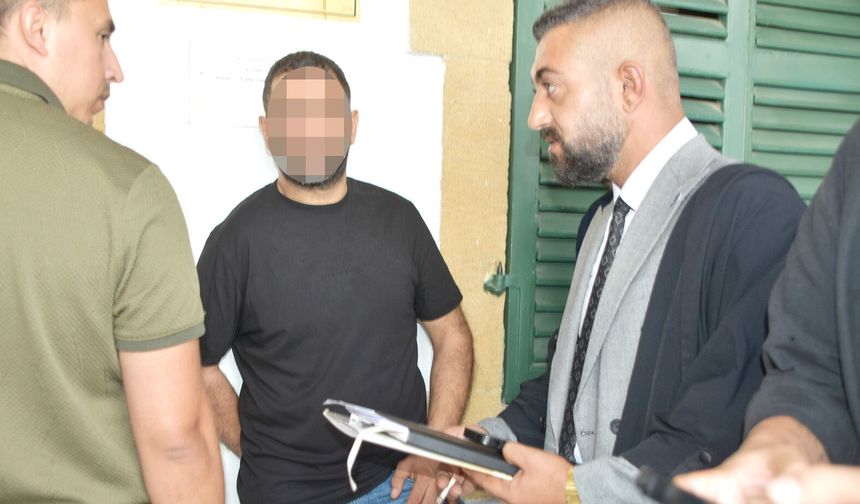 Silah Sesleri Sonrası Durduruldu, Araçtan Çok Sayıda Emare Çıktı
