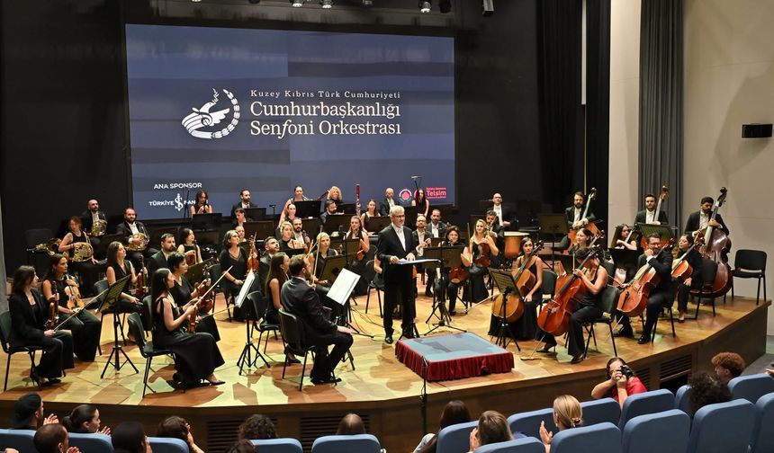 Erhürman, Cumhurbaşkanlığı Senfoni Orkestrası’nın yeni sezon açılış konserine katıldı
