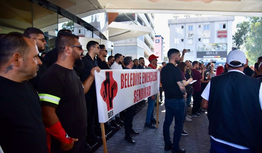 El-Sen ve El-Sen’e destek veren sendikalar hükümeti protesto etti