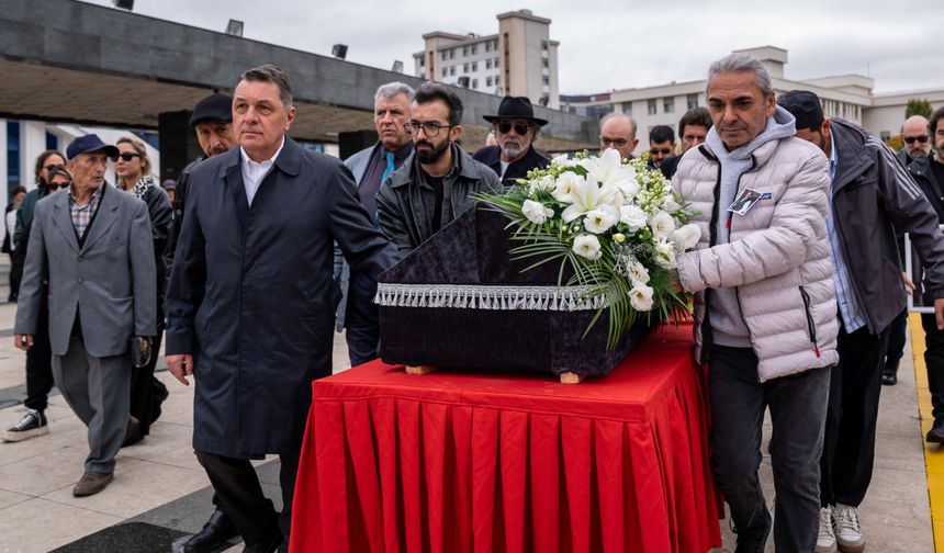 Türk müziğinin usta ismi Alpay son yolculuğuna uğurlandı