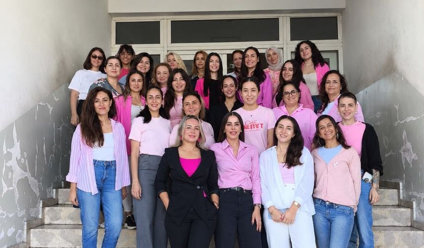 Güç-Sen kadın üyeleri, Meme Kanseri Farkındalık Ayı kapsamında pembe giydi