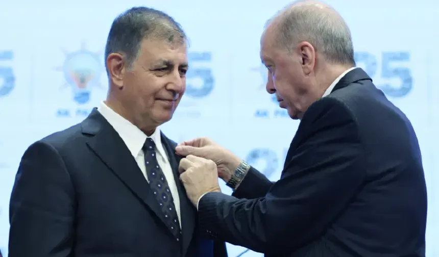 İzmir Büyükşehir Belediye Başkanı Cemil Tugay AK Parti’ye geçti… İzmir ilk kez AK Parti'de